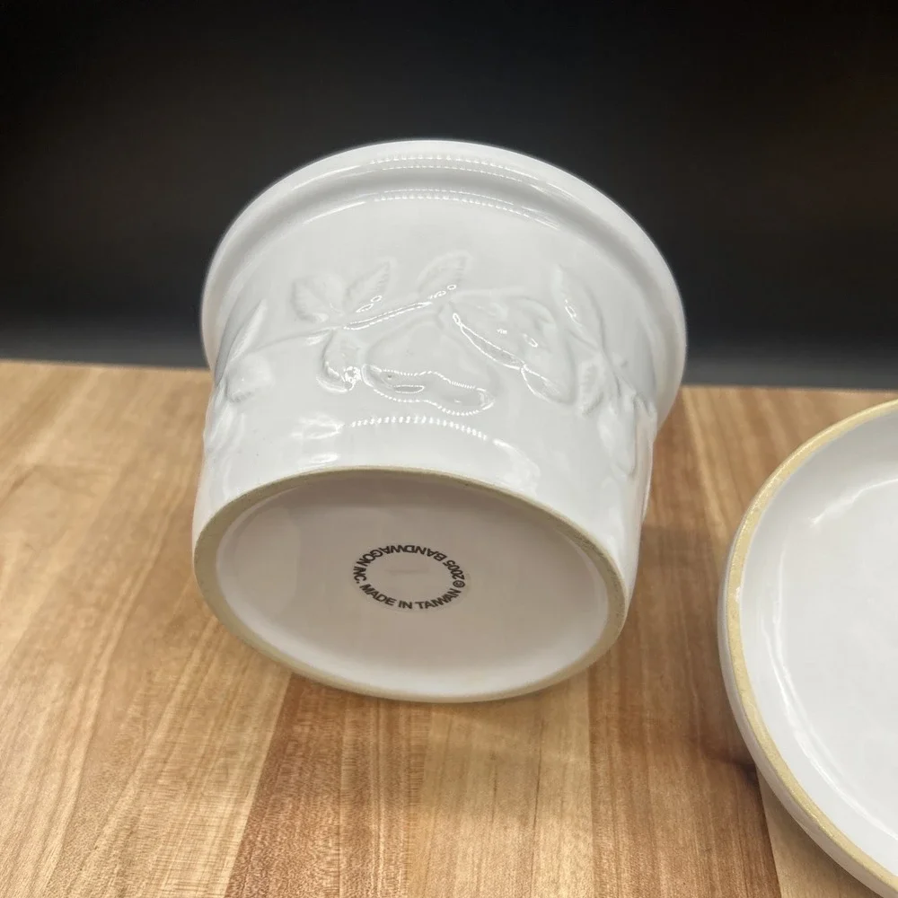 BANDWAGON CERAMIC COVERED CROCK 2005 White With Pear Accents